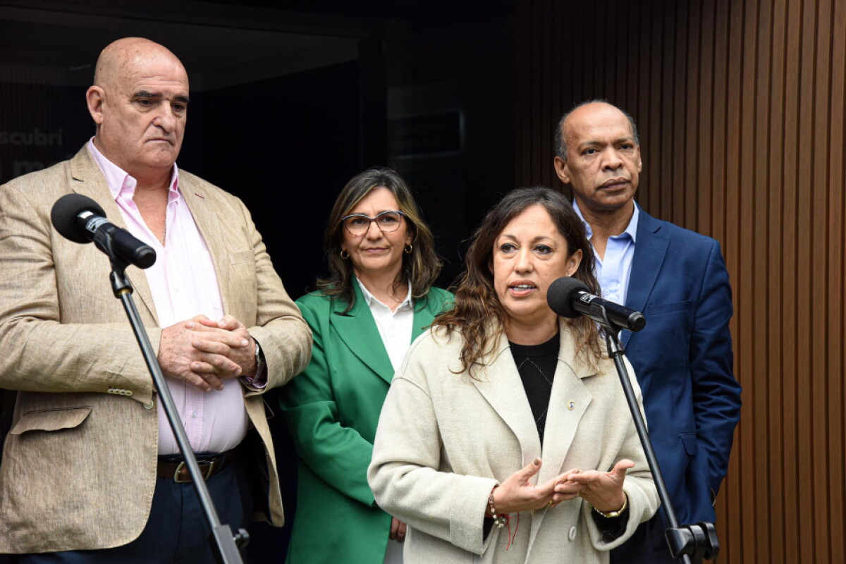 UTE aprobó un descuento del 80% en energía para 1.600 tambos y Antel promete fibra óptica en todos los pueblos de más de 100 hogares en 2027