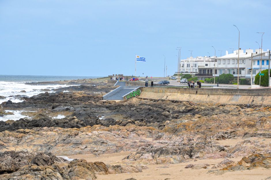 Abella aclaró que la terminal de Punta del Este no cierra, pero los ómnibus interdepartamentales no entrarán en temporada