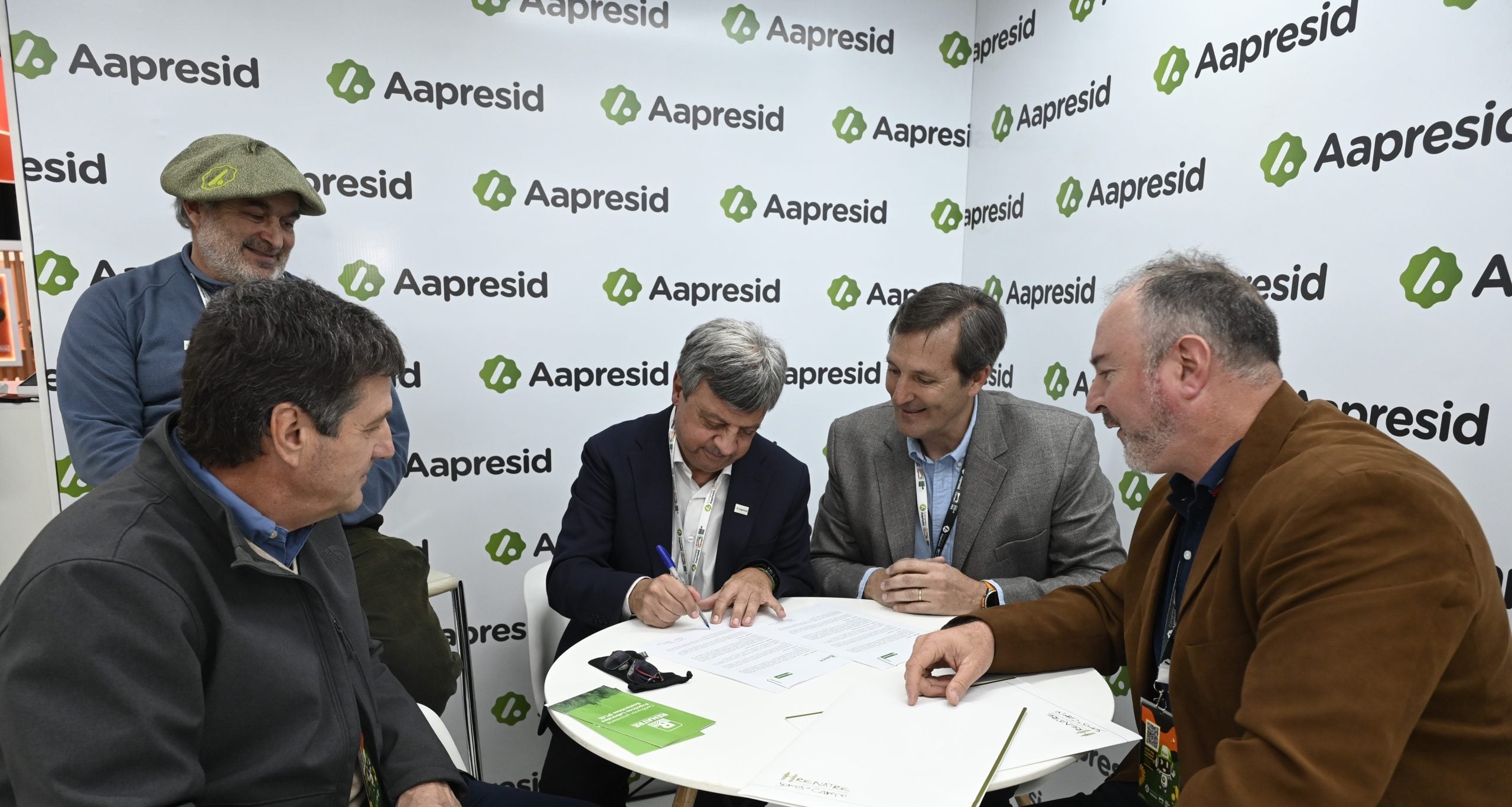Renatre y Aapresid sellan una alianza de 24 meses para unificar certificaciones laborales, productivas y ambientales en el campo