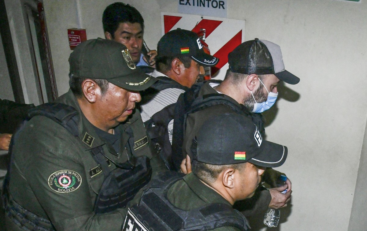 Ex asesor de Javier Milei fue enviado a prisión en Bolivia acusado de ordenar el ataque a su expareja
