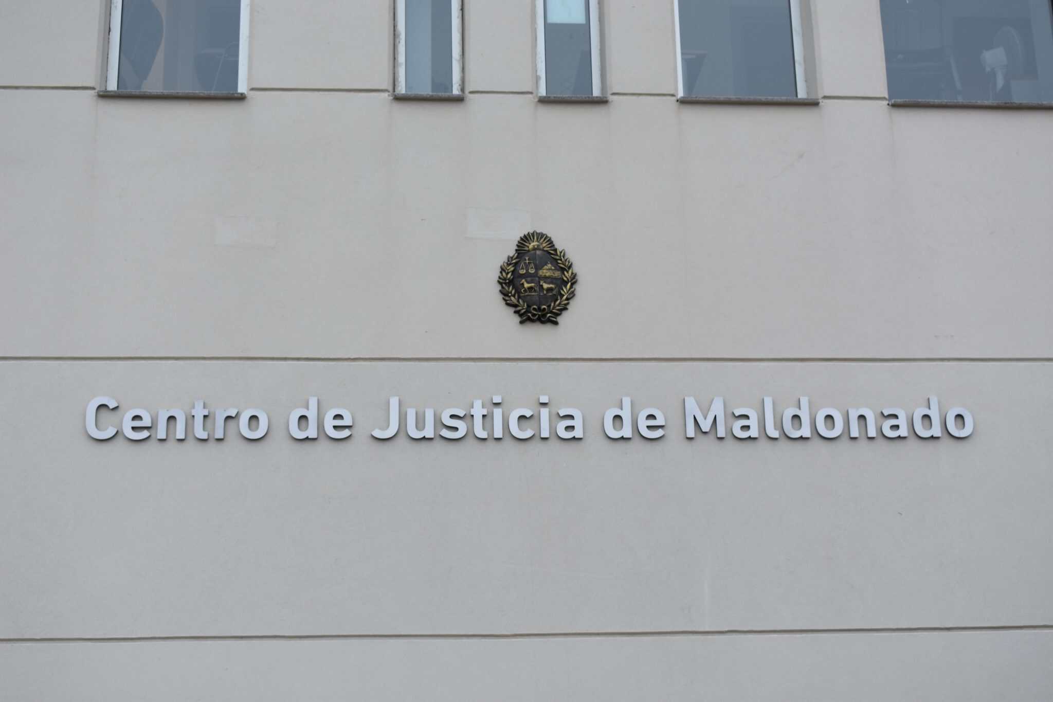 Un hombre de 24 años fue condenado a cinco años y cuatro meses de prisión por una rapiña a un kiosco en Maldonado