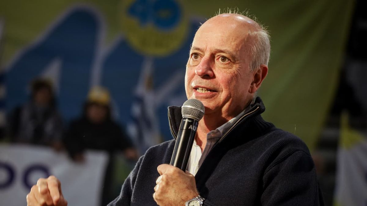 Javier García insistió con los allanamientos nocturnos y cuestionó el liderazgo de Orsi en el congreso de Alianza País