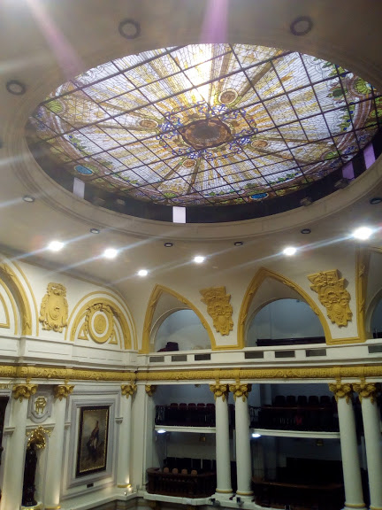 La expareja de un congresista peruano denunciado por violencia dice que él le reclamó por WhatsApp el "daño político" que le causaría la denuncia