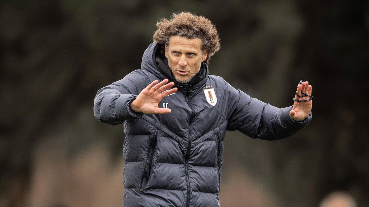 La selección uruguaya jugará tres amistosos ante Paraguay, Perú y México; Forlán completa su cuerpo técnico