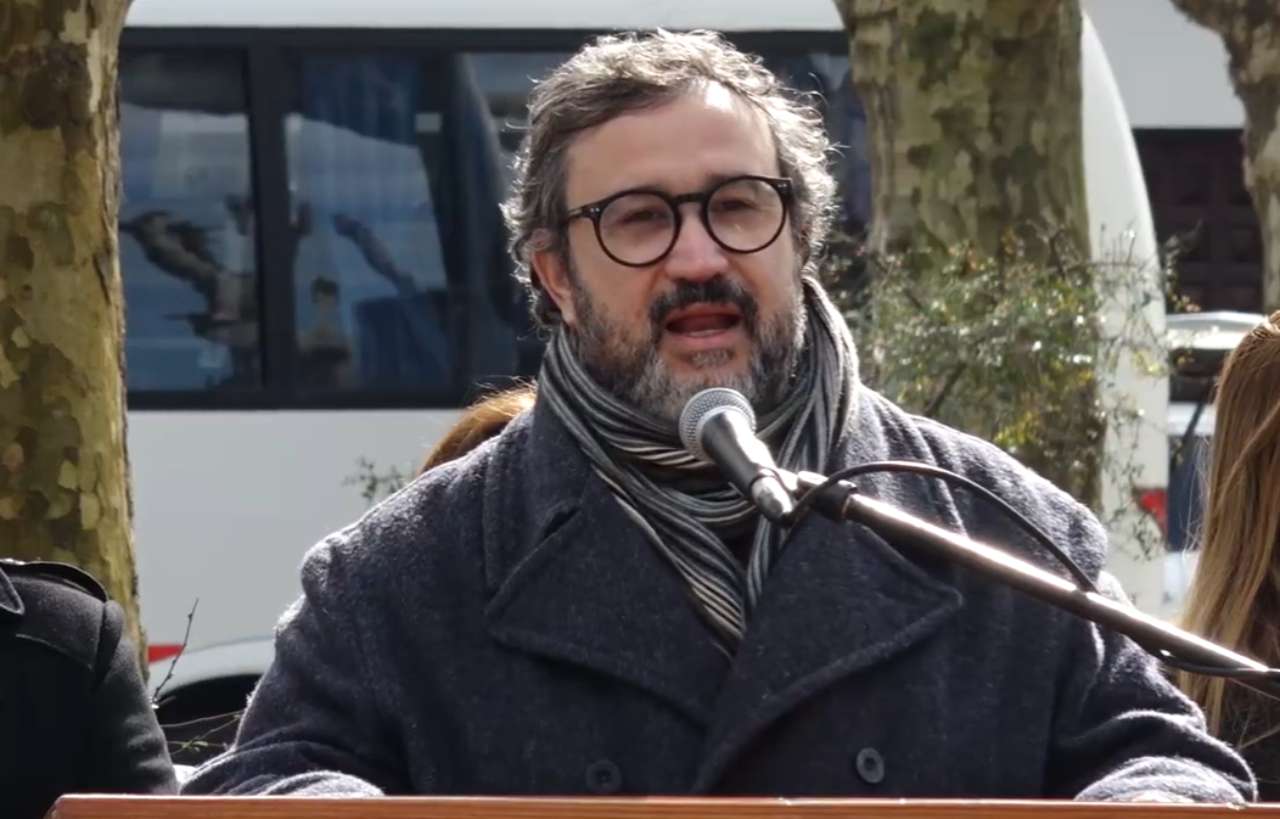 De León destaca el rol de la educación y la libertad en acto patrio en San Carlos