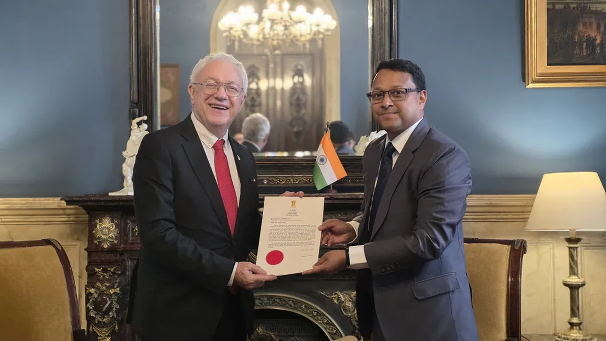 Uruguay recibió al primer embajador permanente de India, Binoy George, y Lubetkin prepara un viaje a Nueva Delhi