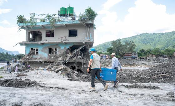 Más de 1.200 muertos en Nepal y una advertencia de UNOPS: el desastre puede repetirse en todo el Himalaya