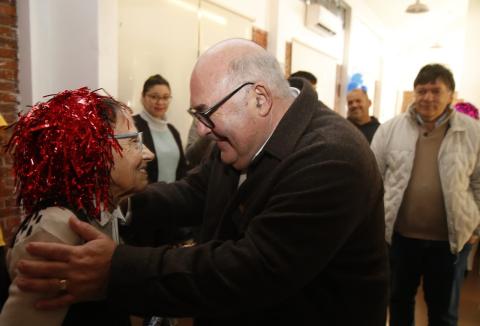 Adultos mayores del Centro Diurno de Odizzio celebraron la Nostalgia junto al intendente Abella