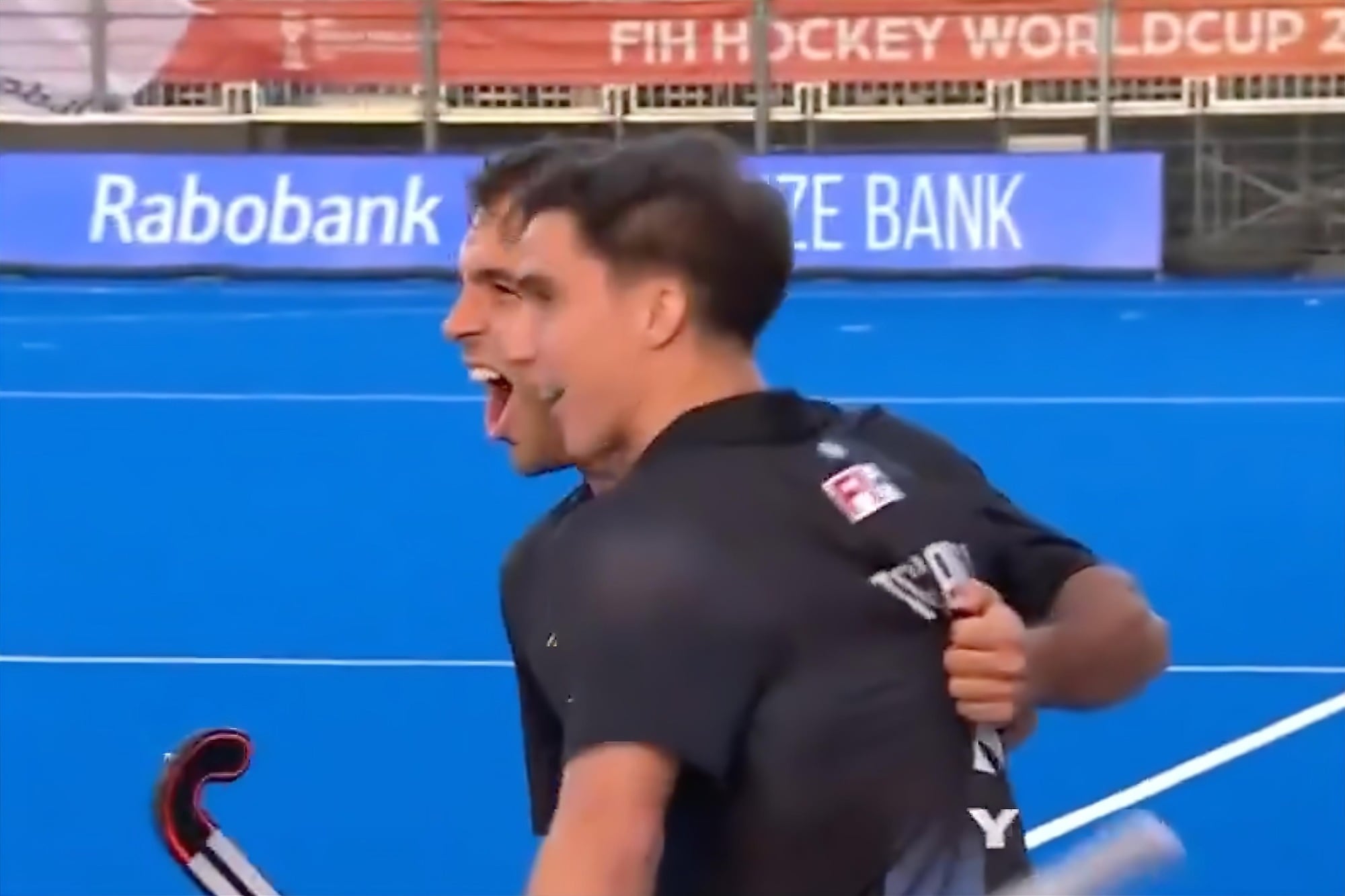 Tomás Domene, con un hat-trick, le dio a Los Leones un triunfo clave sobre Inglaterra en el Mundial de hockey 2026