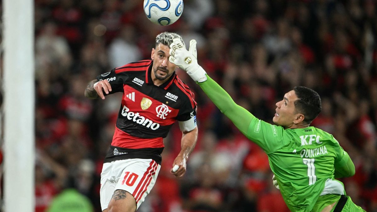 De Arrascaeta marcó de cabeza y metió a Flamengo en las semifinales de la Copa Libertadores