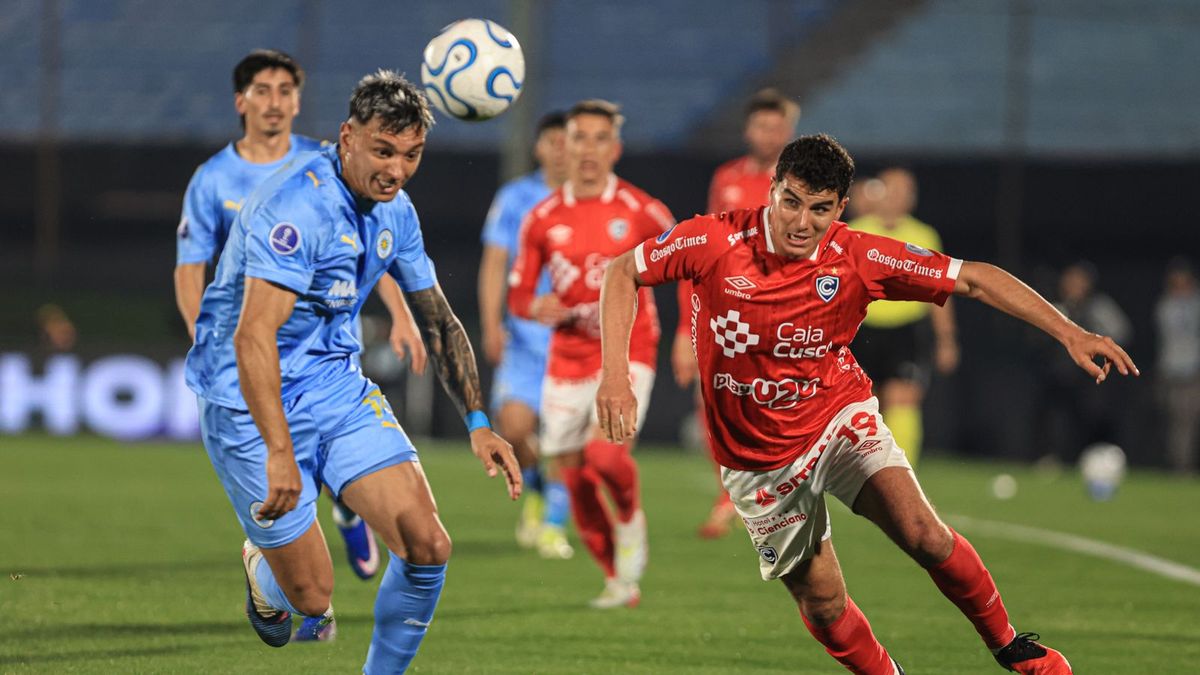 El uruguayo Santiago Arias aseguró que el presidente de Montevideo City Torque ofreció dinero para que los jugadores de Cienciano se hagan expulsar