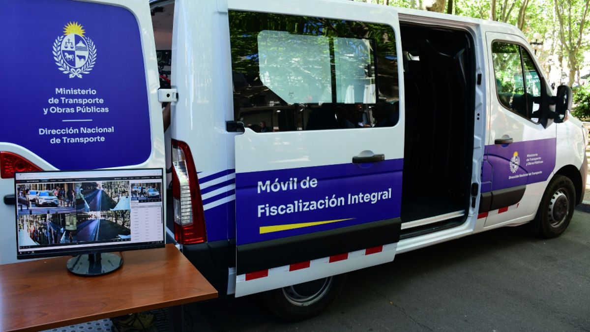 El MTOP puso en circulación camionetas con cámaras para fiscalizar matrículas y tags de vehículos en rutas nacionales