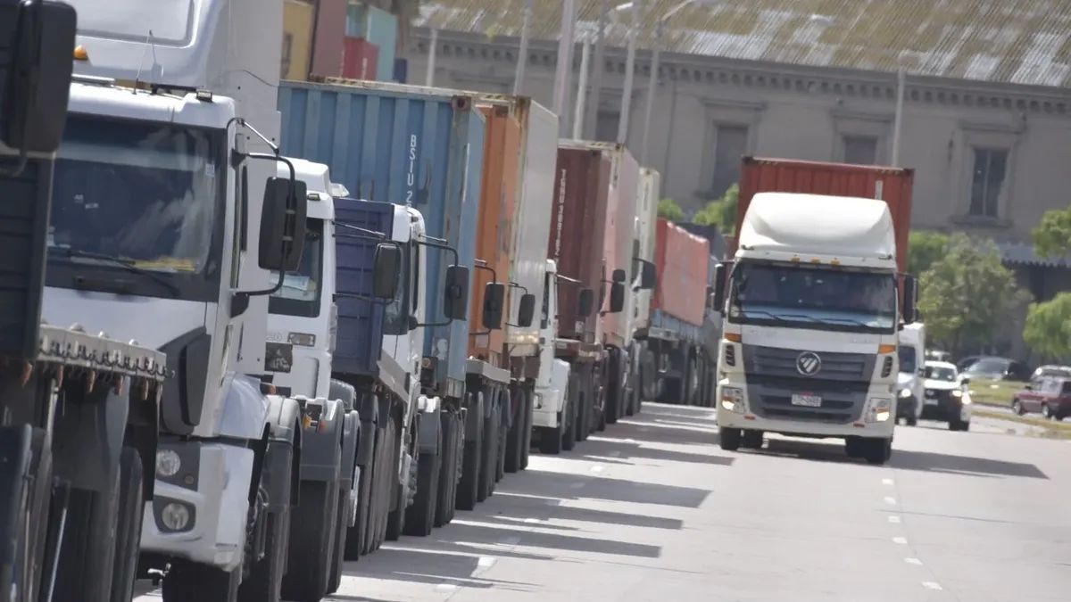 Según El Observador, un proyecto de ley del Poder Ejecutivo promovería la importación de camiones usados y genera cuestionamientos de importadores