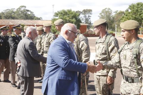 Abella acompañó el relevo de la jefatura del Batallón de Ingenieros de Combate N°4 en Pirápolis