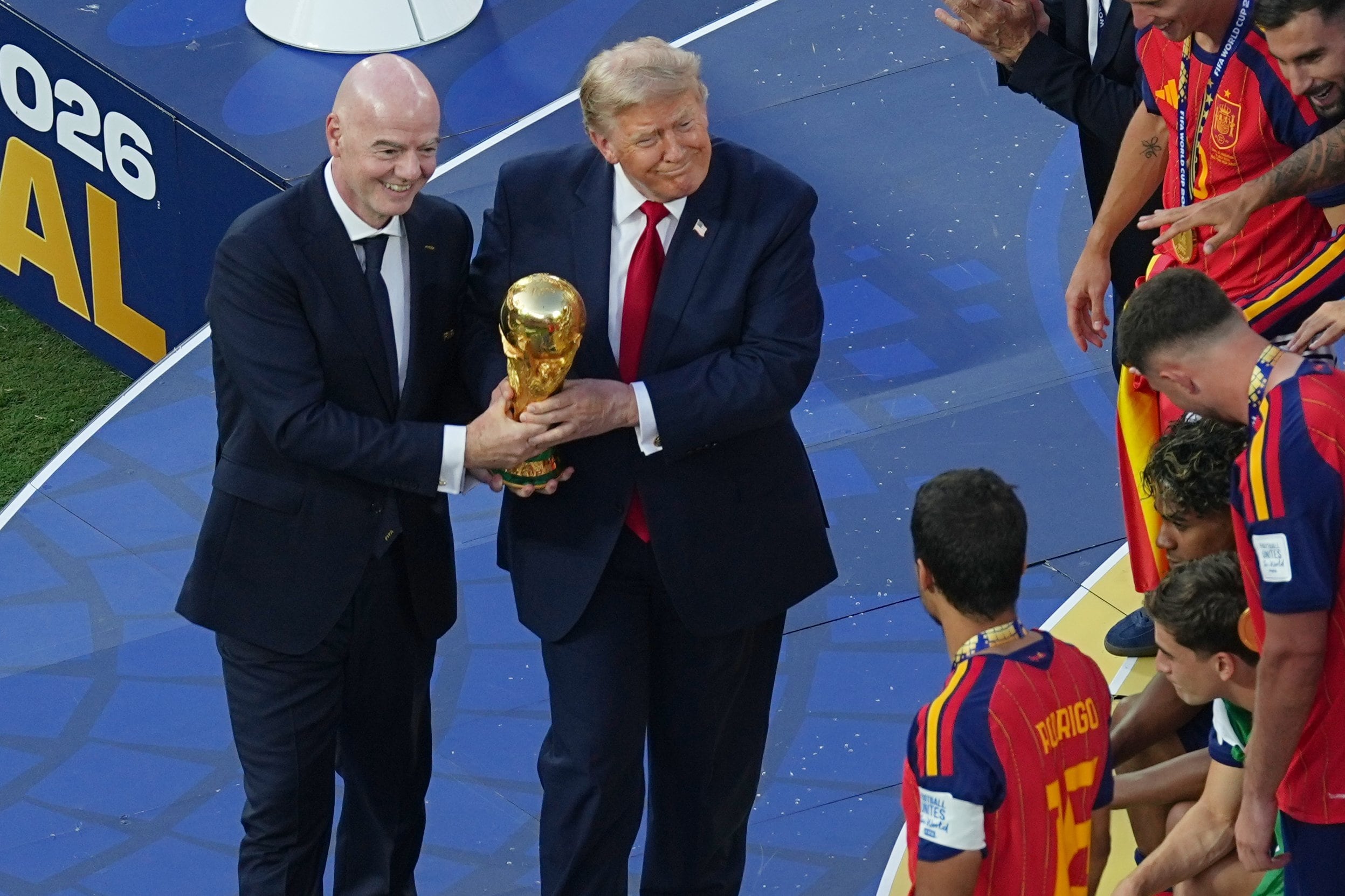 FIFA sanciona a la AFA por incidentes en la final del Mundial y reabre el debate sobre su imparcialidad