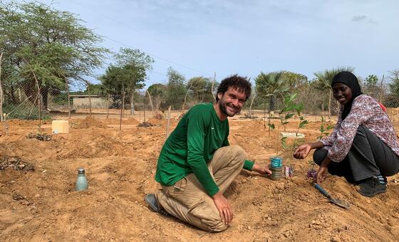 Jóvenes emprendedores restauran tierras degradadas en Ecuador y Bangladesh con apoyo de una iniciativa de la ONU