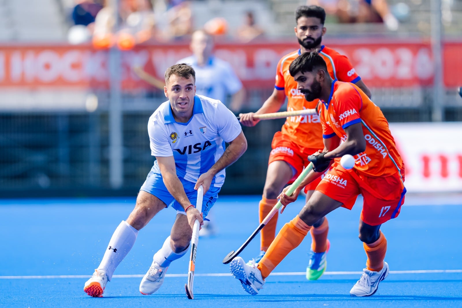 Los Leones vencieron 5-3 a India y quedaron a un paso de las semifinales del Mundial de hockey