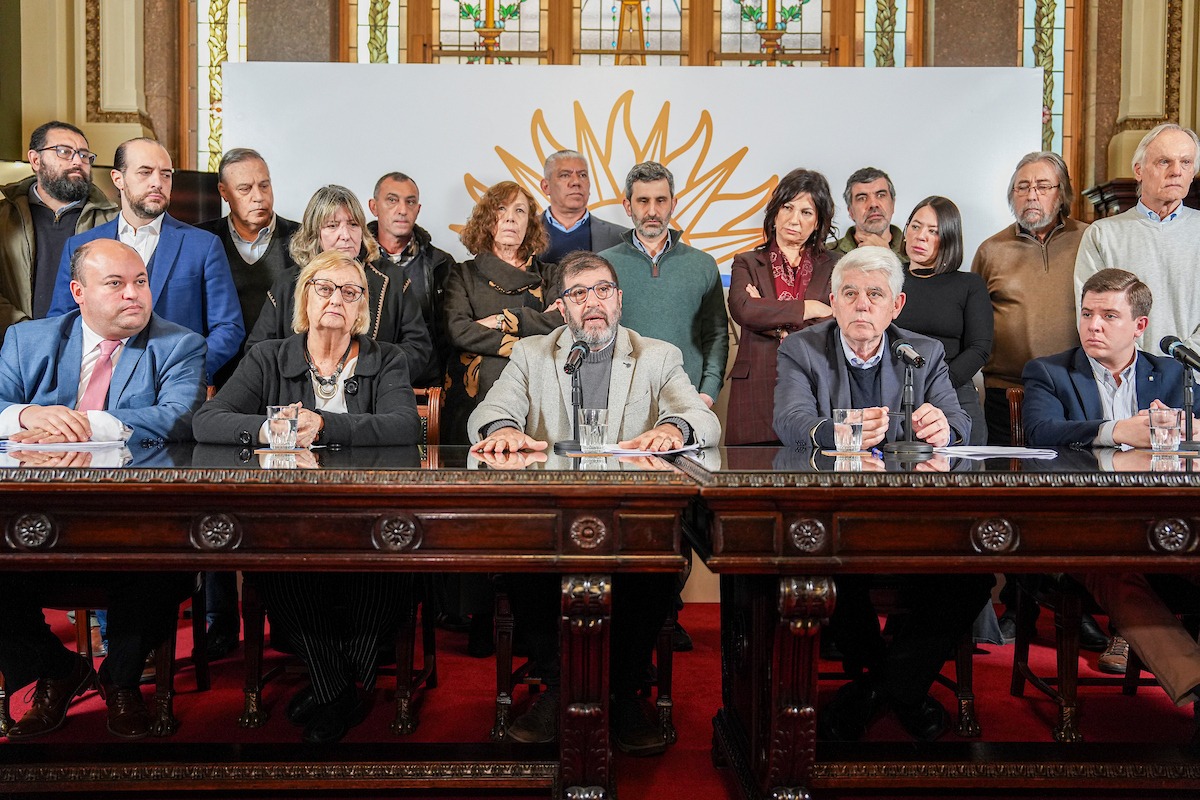 Frente Amplio pidió investigar eventuales delitos en el caso Cardama y señaló a Lacalle Pou