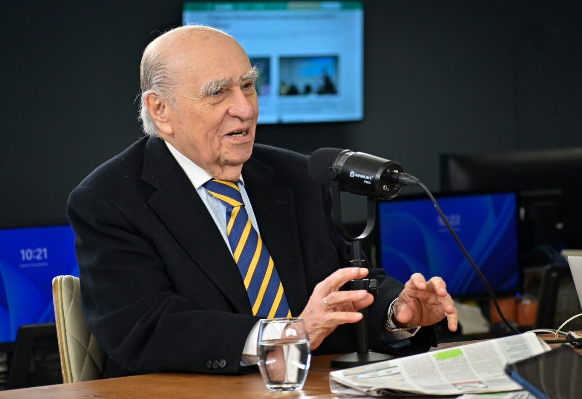 Sanguinetti dice que "el Frente Amplio es un carnaval de opiniones" y que al gobierno le cuesta manejar las situaciones