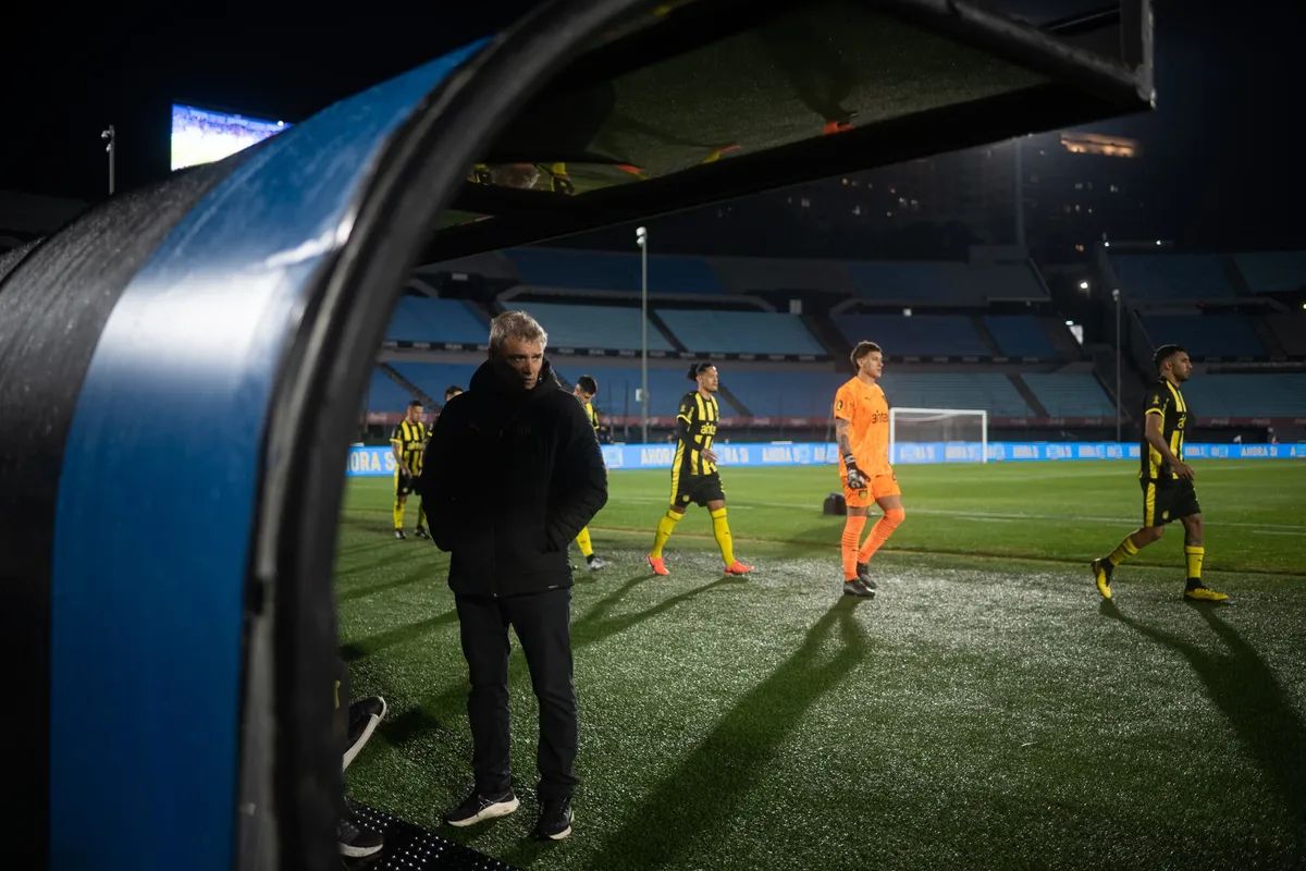 Diego Aguirre cuestionó la suspensión del fútbol uruguayo y habló de Peñarol
